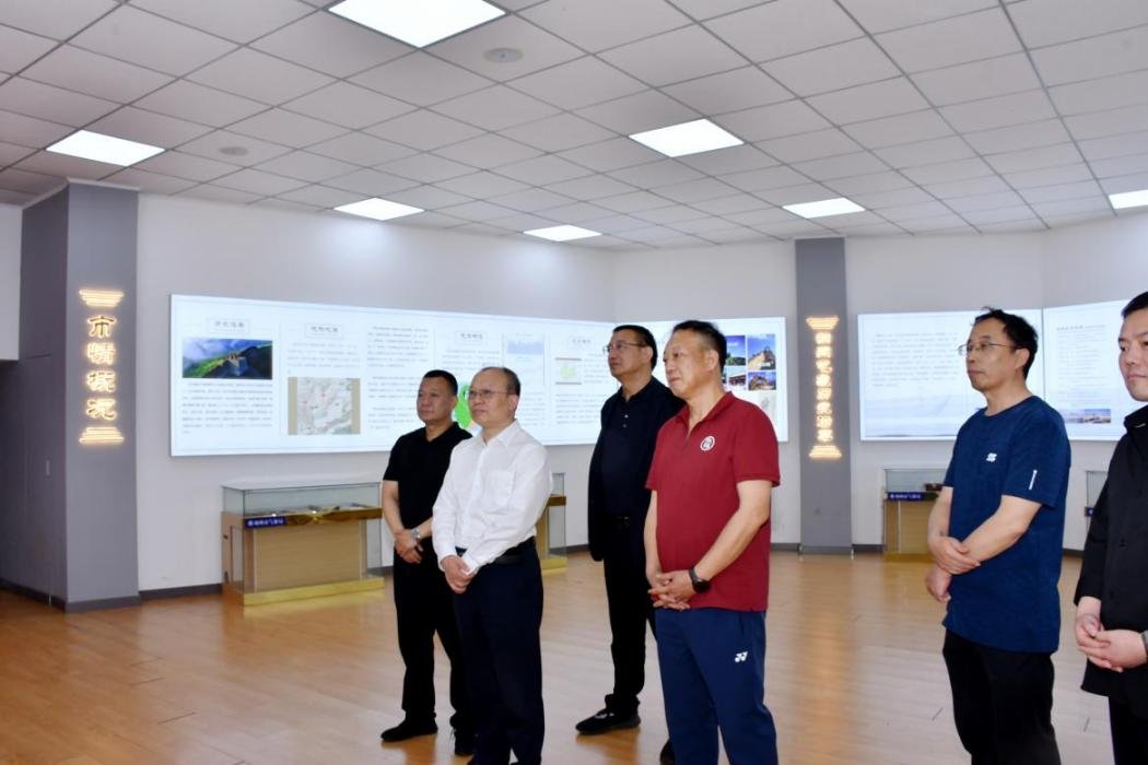 岳福豹是中国书法家协会会员